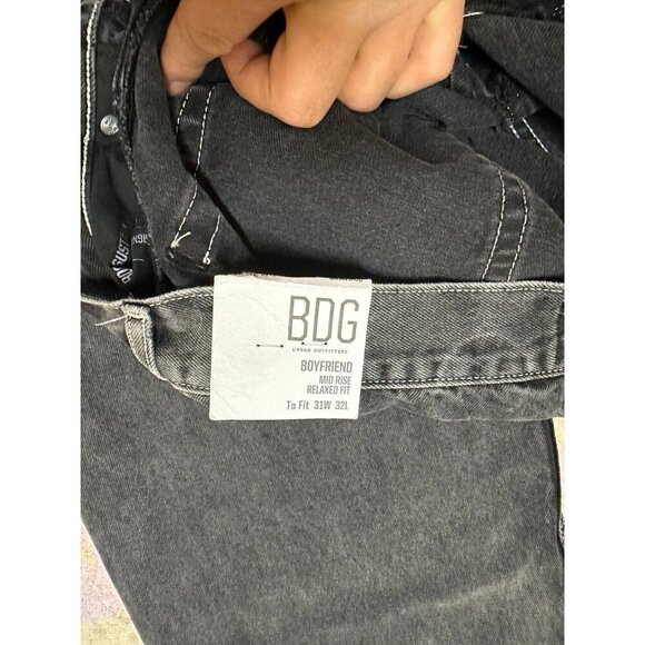 BDG W Black Rip Boyfriend Midrise Relax Fit Jean 31W 32L - Picture 9 of 12